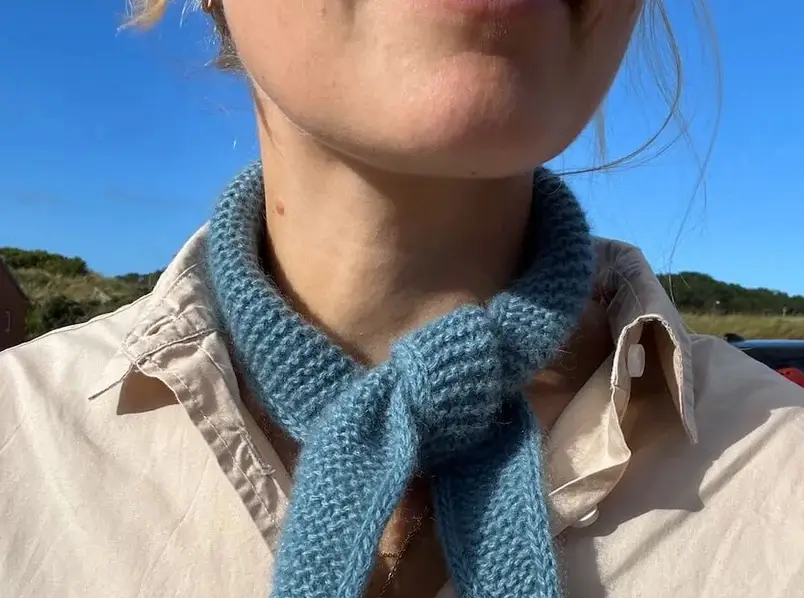 a blue scarf-3