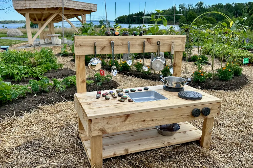 mud kitchen-3